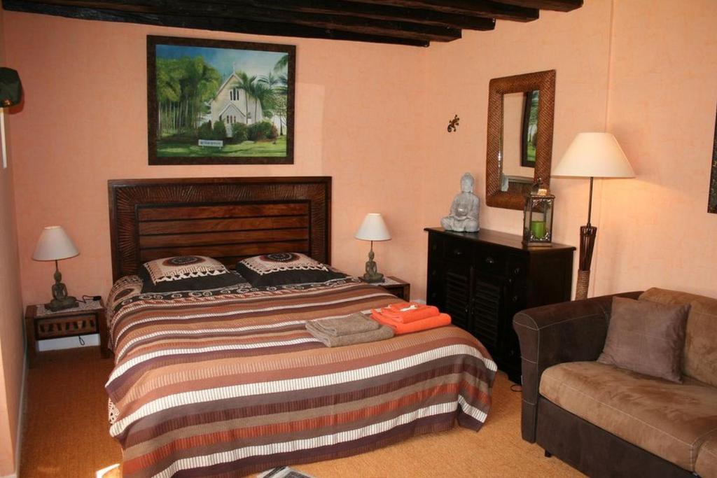 Gites Le Petit Nailly Magny-les-Hameaux Room photo
