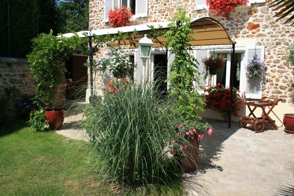 Gites Le Petit Nailly Magny-les-Hameaux Exterior photo