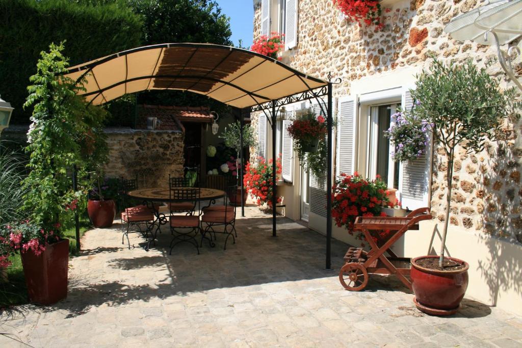 Gites Le Petit Nailly Magny-les-Hameaux Exterior photo