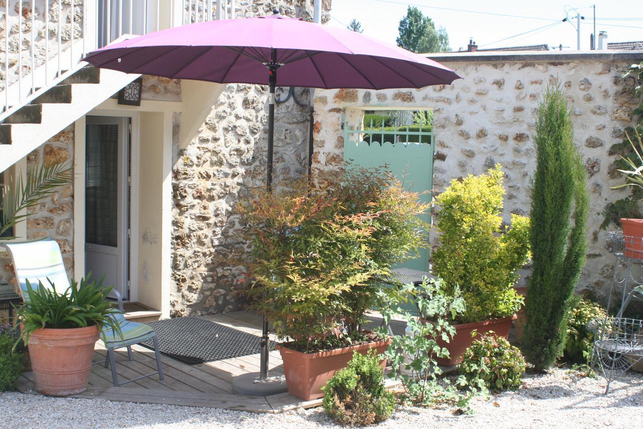 Gites Le Petit Nailly Magny-les-Hameaux Exterior photo